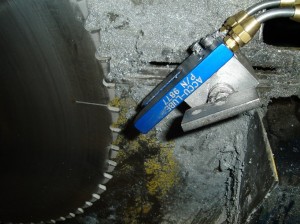 9857 Accu-Lube nozzle installed on a Metlsaw